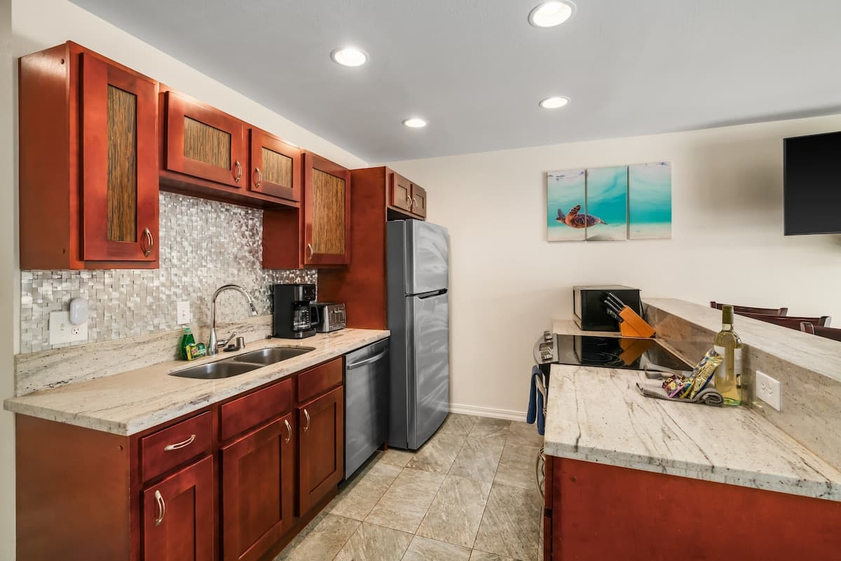 Home in Kapaa · ★4.85 · 3 bedrooms · 4 beds · 2.5 baths - Photo 5