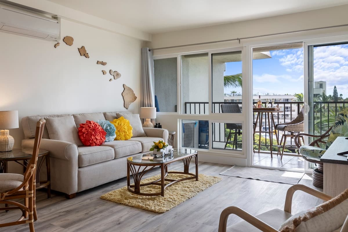 Condo in Kihei · ★4.98 · 1 bedroom · 2 beds · 1 private bath - Photo 2