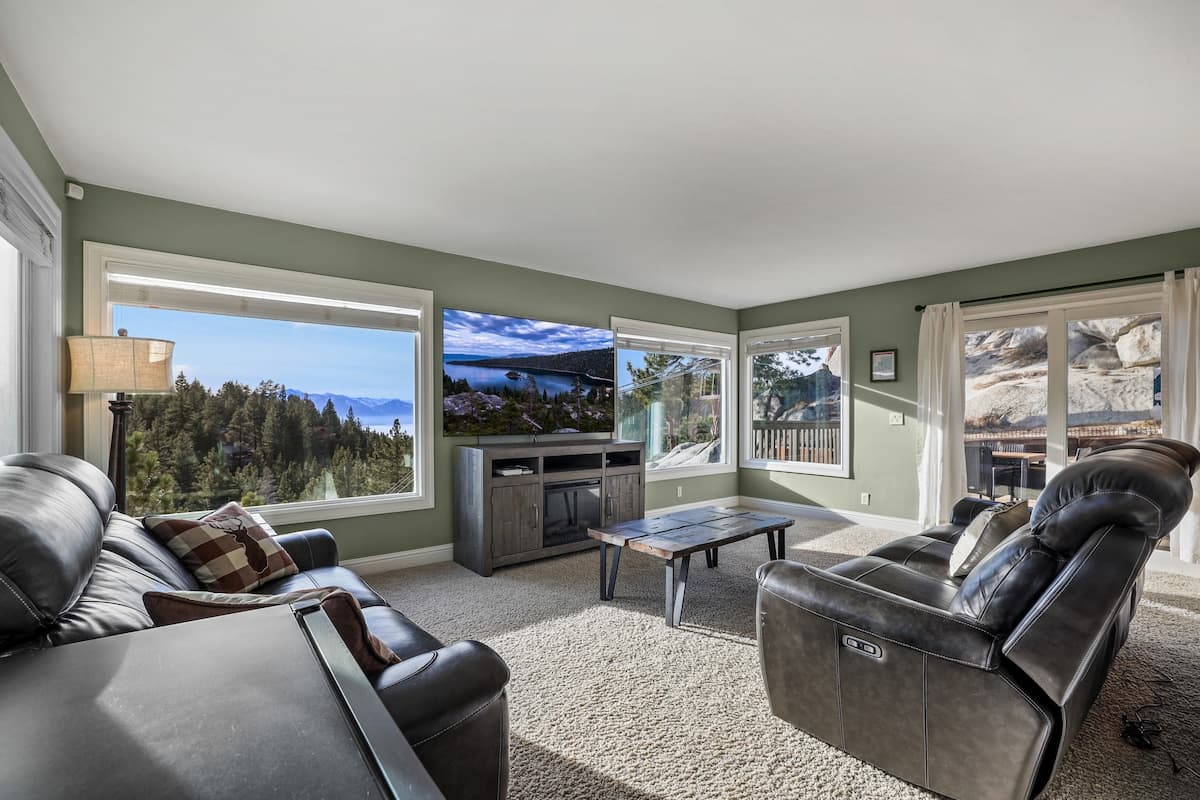 Home in Glenbrook · ★4.92 · 4 bedrooms · 5 beds · 4 private baths - Photo 2