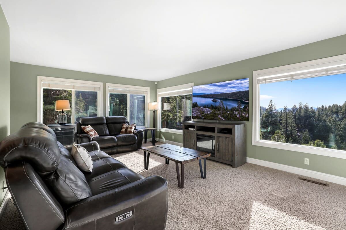 Home in Glenbrook · ★4.92 · 4 bedrooms · 5 beds · 4 private baths - Photo 5