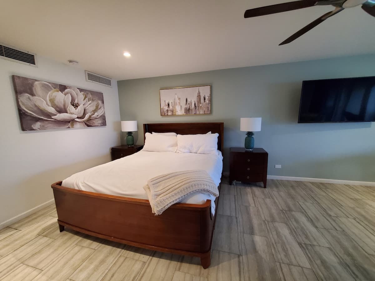 Condo in Lahaina · ★5.0 · Studio · 2 beds · 1 bath - Photo 1