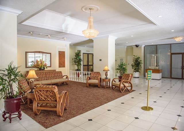 FREE Parking Corner 1BR/4 in Heart of Waikiki - Photo 5