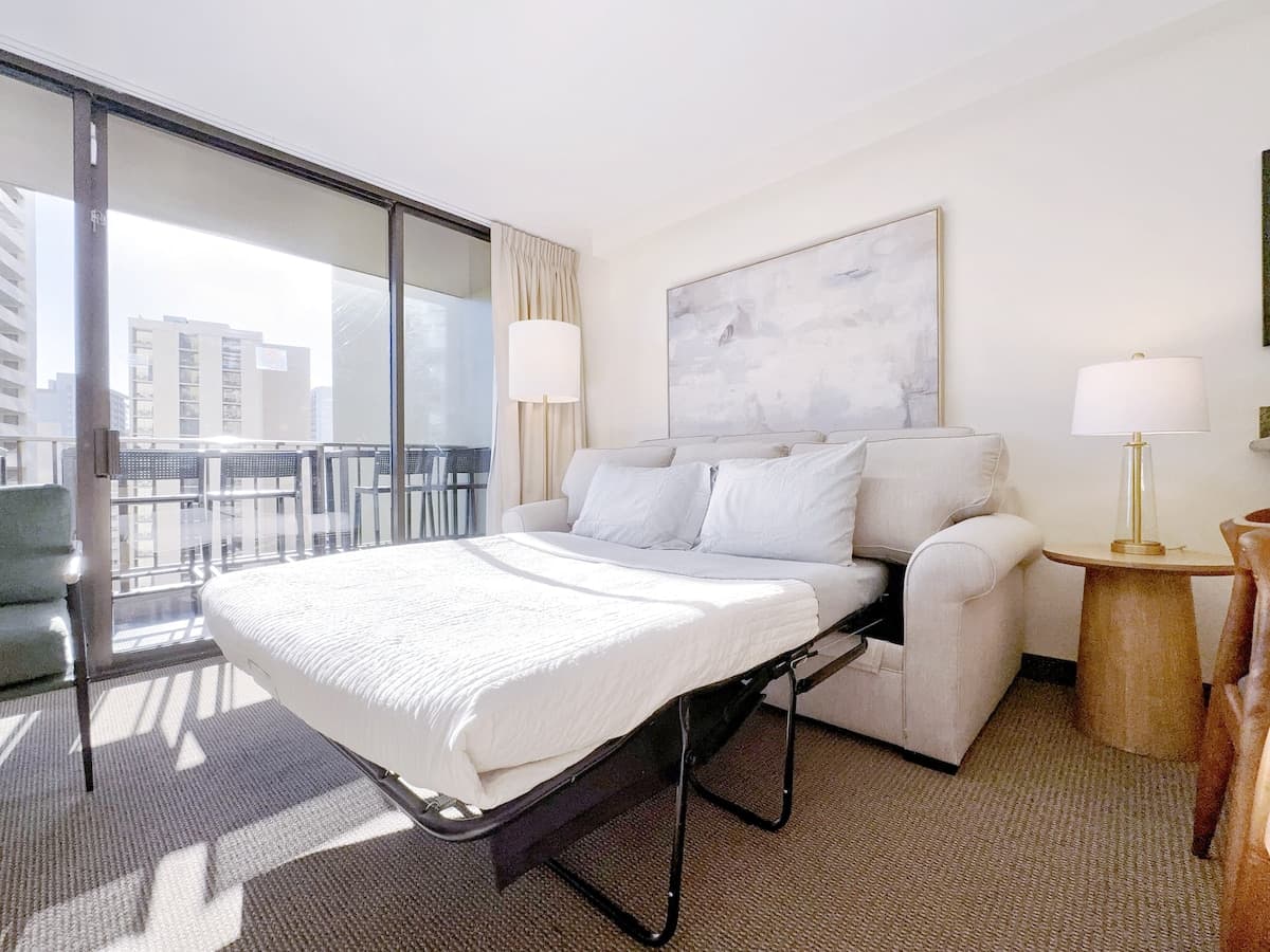 New! Mid-Century Island Style 1BR Condo~ - Photo 2