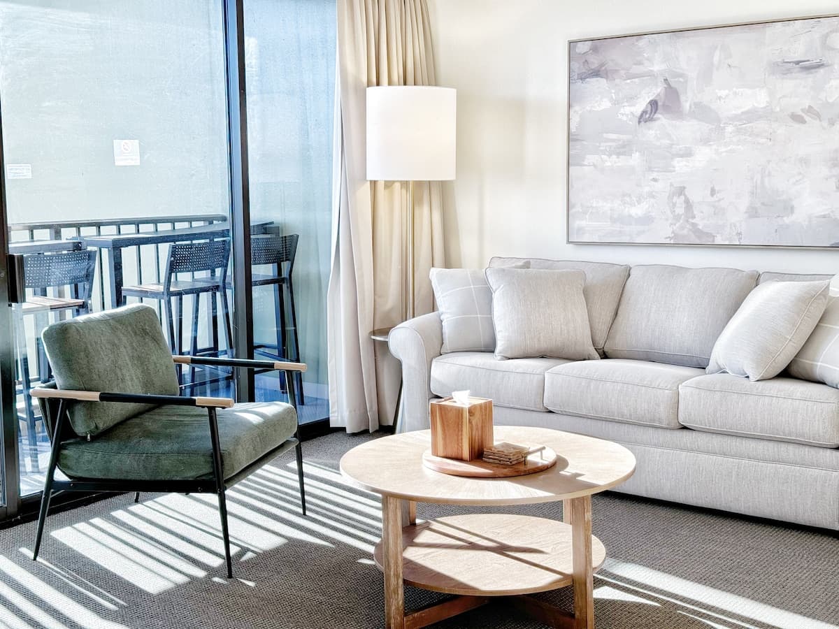 New! Mid-Century Island Style 1BR Condo~ - Photo 4