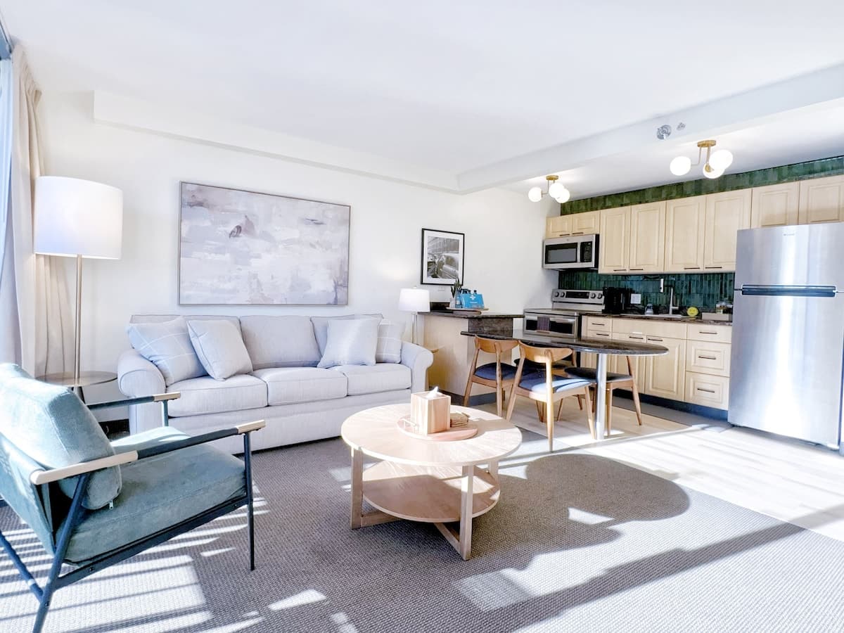 New! Mid-Century Island Style 1BR Condo~ - Photo 1