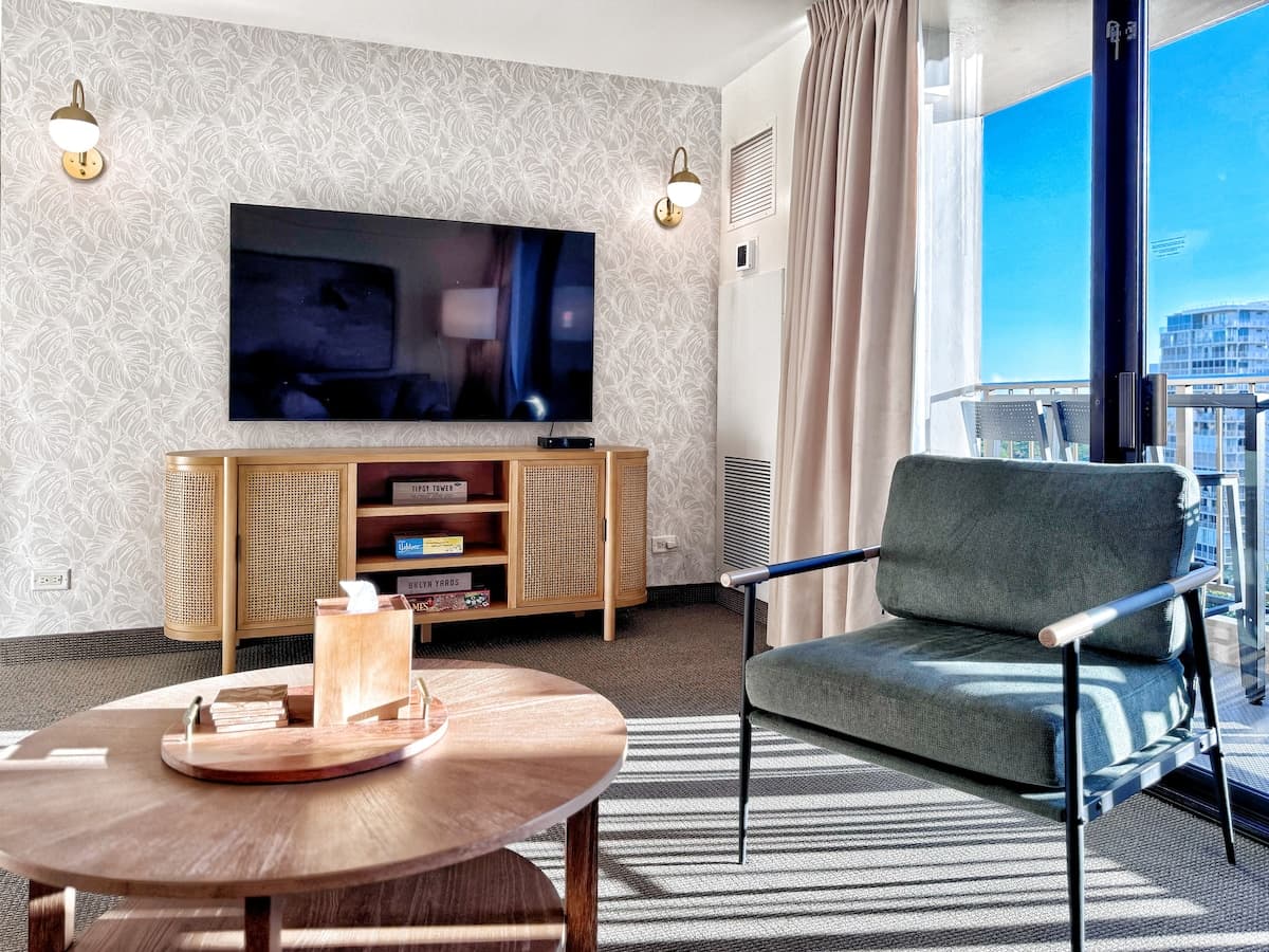 New! Mid-Century Island Style 1BR Condo~ - Photo 3