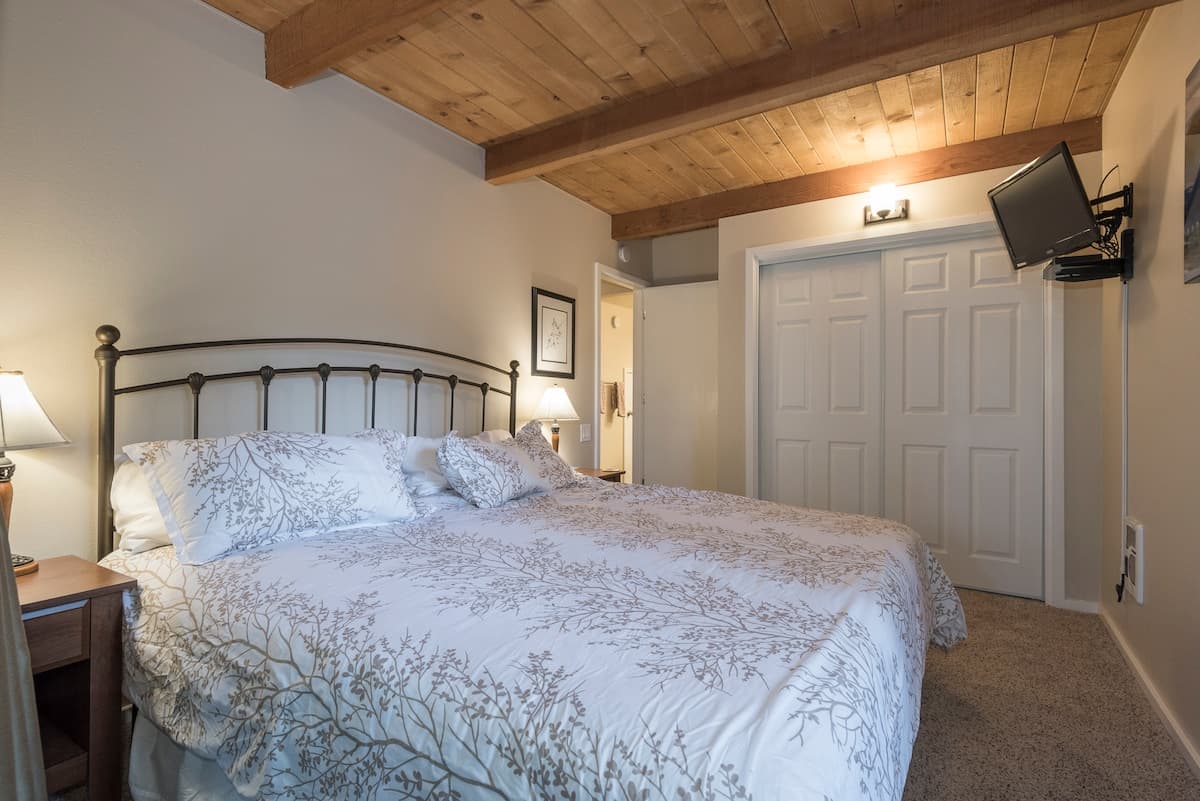 Peaceful Tahoe Townhome with Private Beach Access - Photo 3
