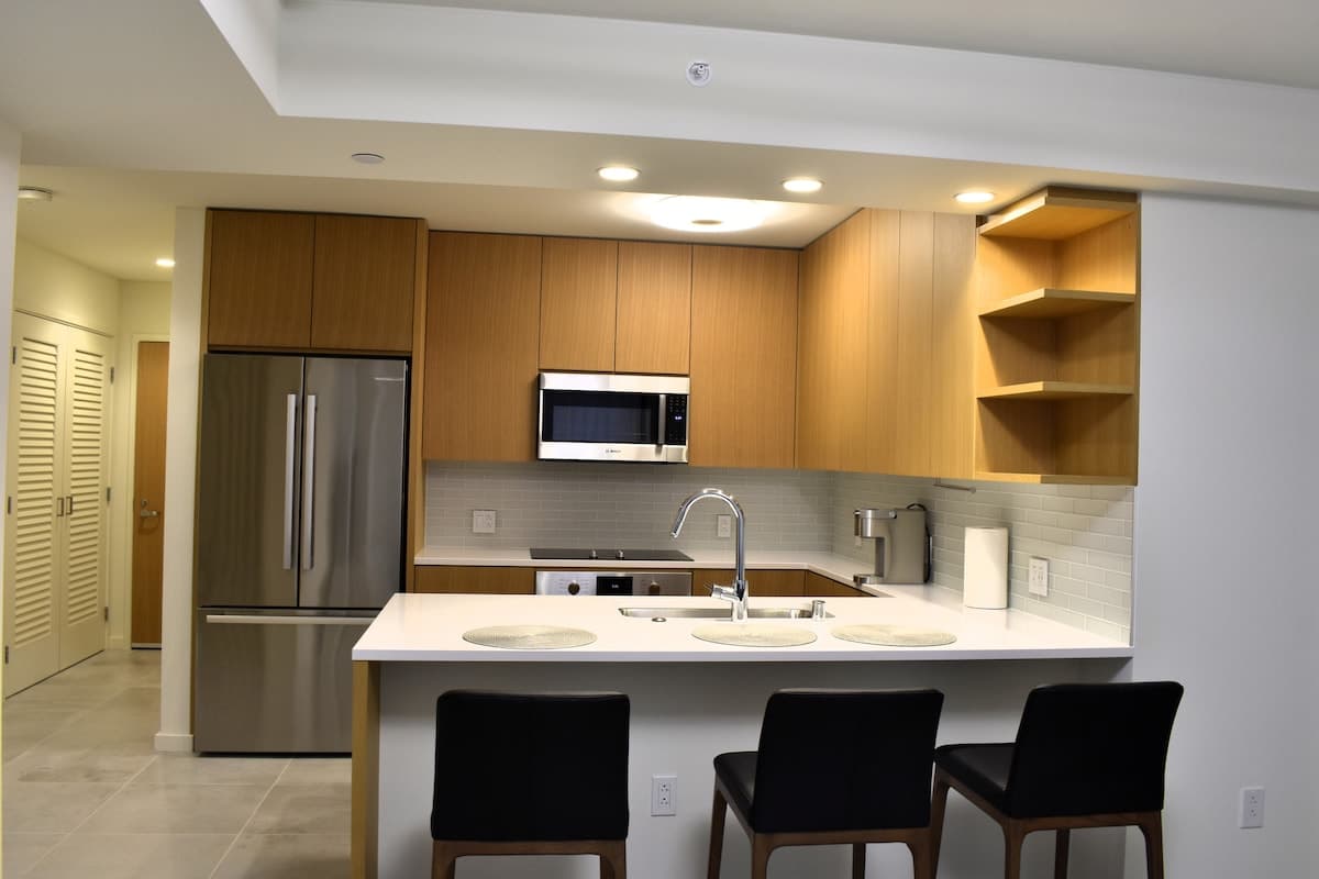Condo in Honolulu · ★5.0 · 2 bedrooms · 2 beds · 2 baths - Photo 4