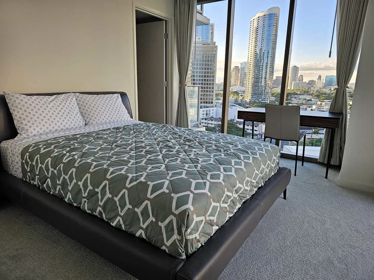 Condo in Honolulu · ★5.0 · 2 bedrooms · 2 beds · 2 baths - Photo 5