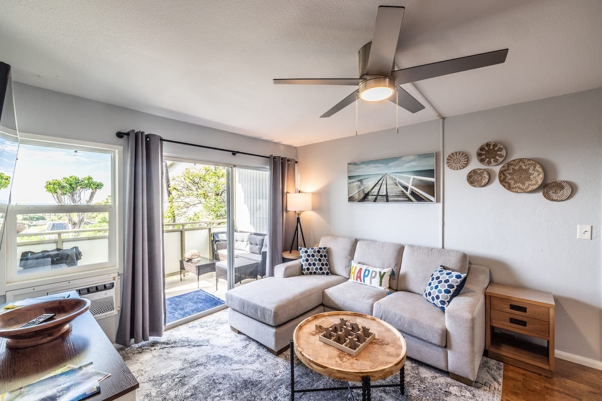Condo in Kailua-Kona · ★4.67 · 2 bedrooms · 2 beds · 1 private bath - Photo 3