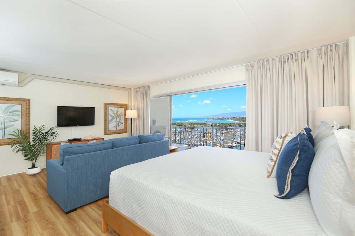 Condo in Honolulu · ★4.39 · Studio · 2 beds · 1 private bath - Photo 1