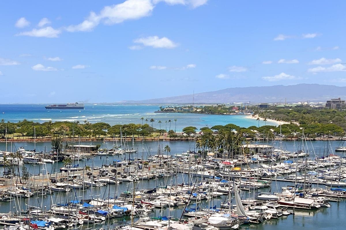 Condo in Honolulu · ★4.39 · Studio · 2 beds · 1 private bath - Photo 5