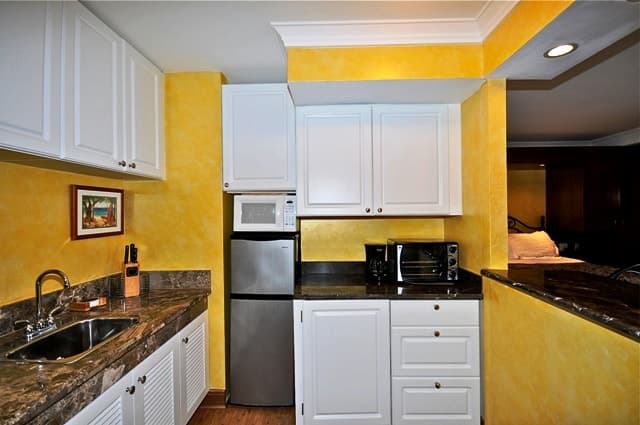 June ONLY $135/night -Premium Waikiki Studio Condo - Photo 3