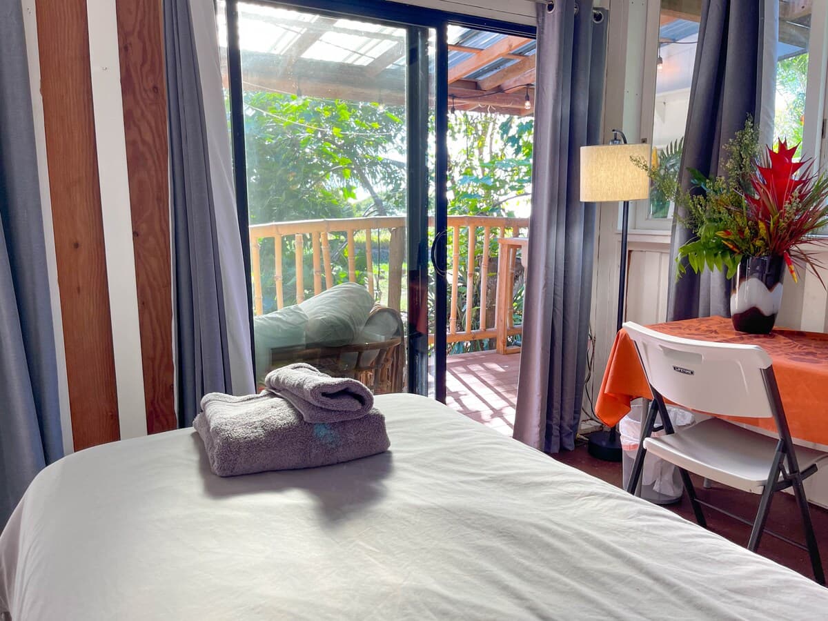 Kukui Cabin - Private bathroom and shared kitchen - Photo 4