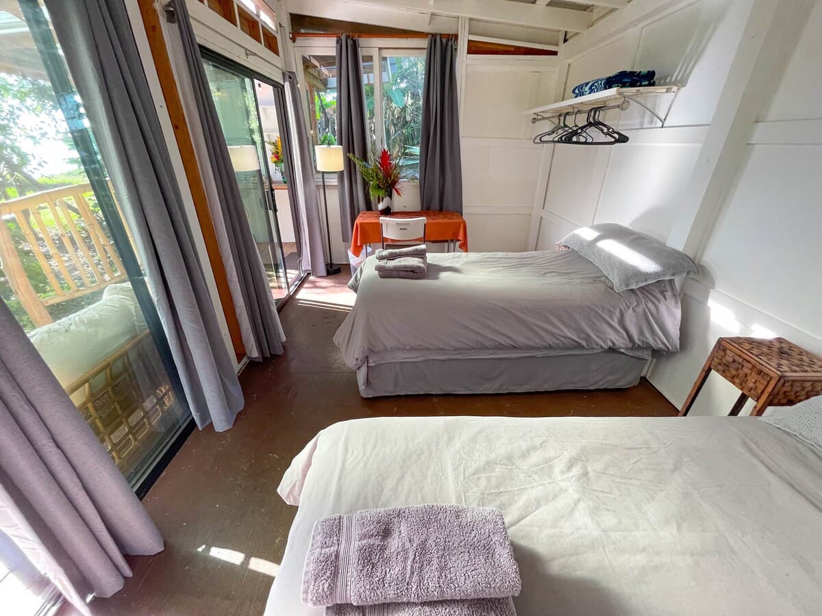 Kukui Cabin - Private bathroom and shared kitchen - Photo 2