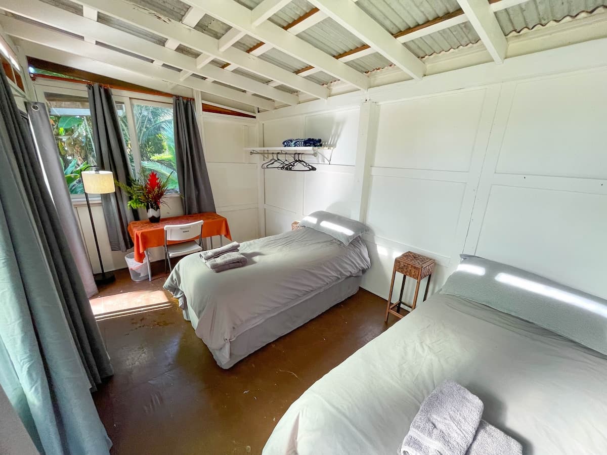 Kukui Cabin - Private bathroom and shared kitchen - Photo 3