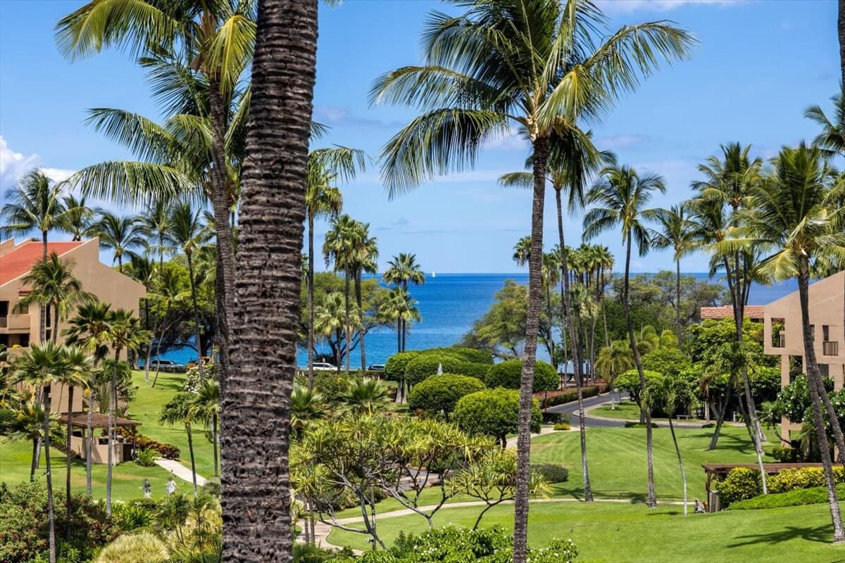 Condo in Kihei · ★5.0 · 2 bedrooms · 3 beds · 2 private baths - Photo 4
