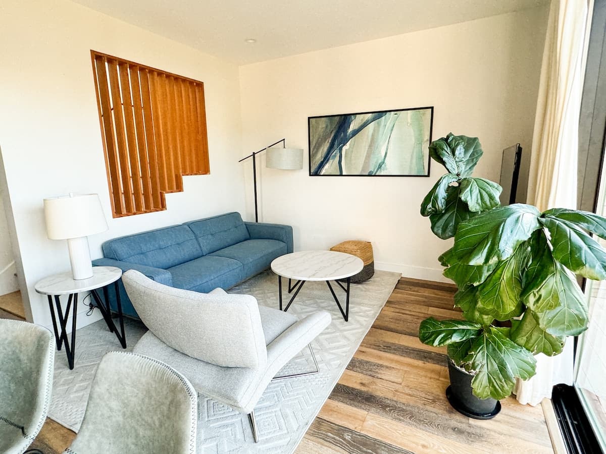 Mid-Century Gem Victorian Charm, Modern Comfort - Photo 3