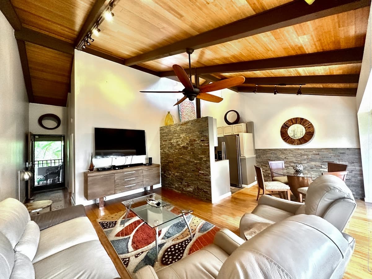 Home in Lahaina · ★5.0 · 1 bedroom · 1 bed · 1 shared bath - Photo 1