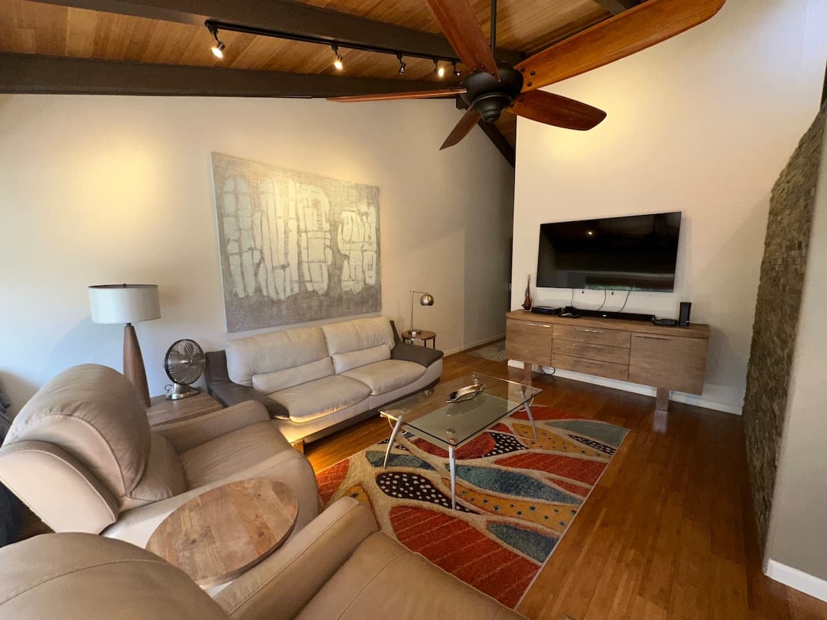 Home in Lahaina · ★5.0 · 1 bedroom · 1 bed · 1 shared bath - Photo 3