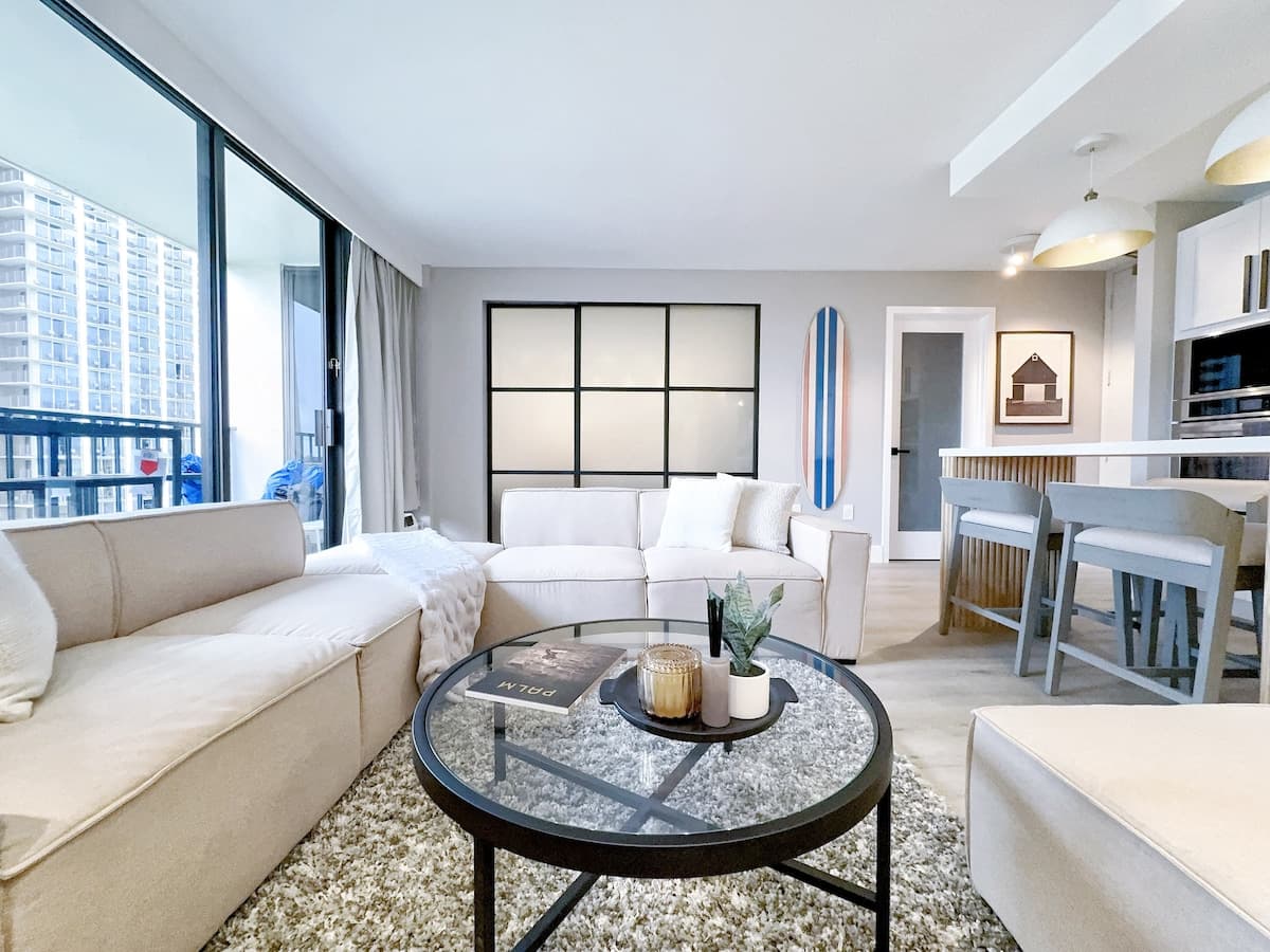 Upscale Ultra Modern Renovated 1BR+Free Parking! - Photo 4