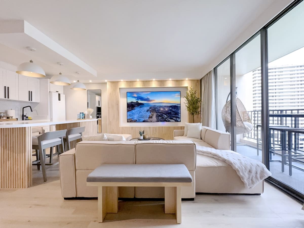 Upscale Ultra Modern Renovated 1BR+Free Parking! - Photo 3