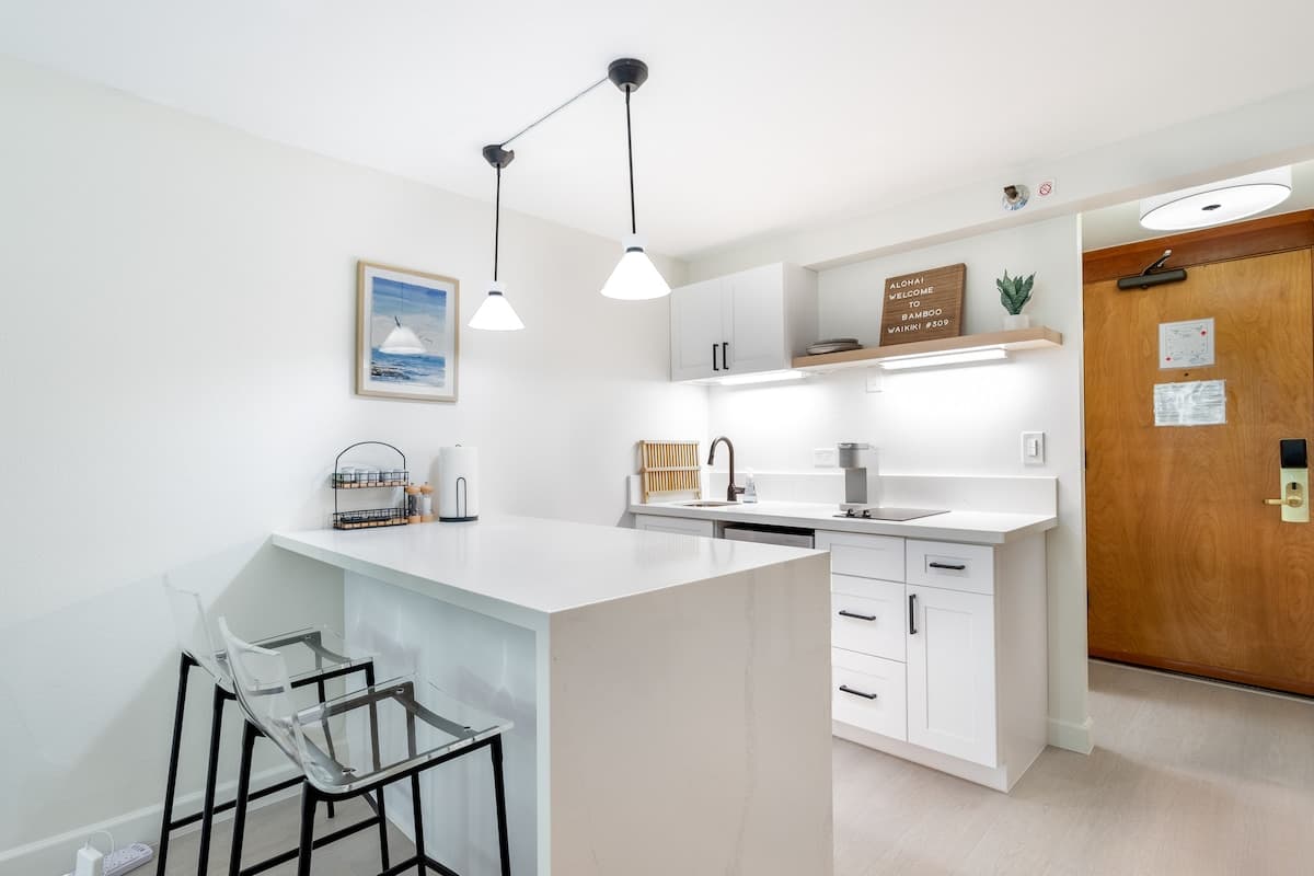 Condo in Honolulu · ★4.95 · Studio · 1 shared bath - Photo 4
