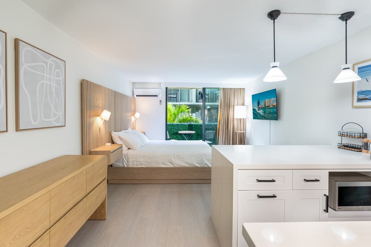 Condo in Honolulu · ★4.95 · Studio · 1 shared bath - Photo 2