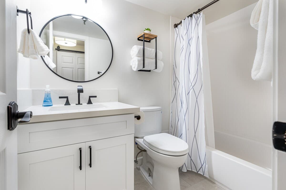 Condo in Honolulu · ★4.95 · Studio · 1 shared bath - Photo 5