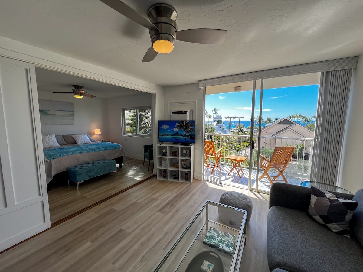 Condo in Kailua-Kona · ★4.95 · 1 bedroom · 1 bed · 1 bath - Photo 1
