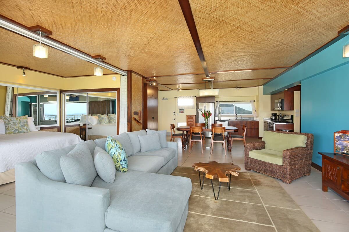 Condo in Honolulu · ★4.92 · 2 bedrooms · 3 beds · 2 private baths - Photo 3