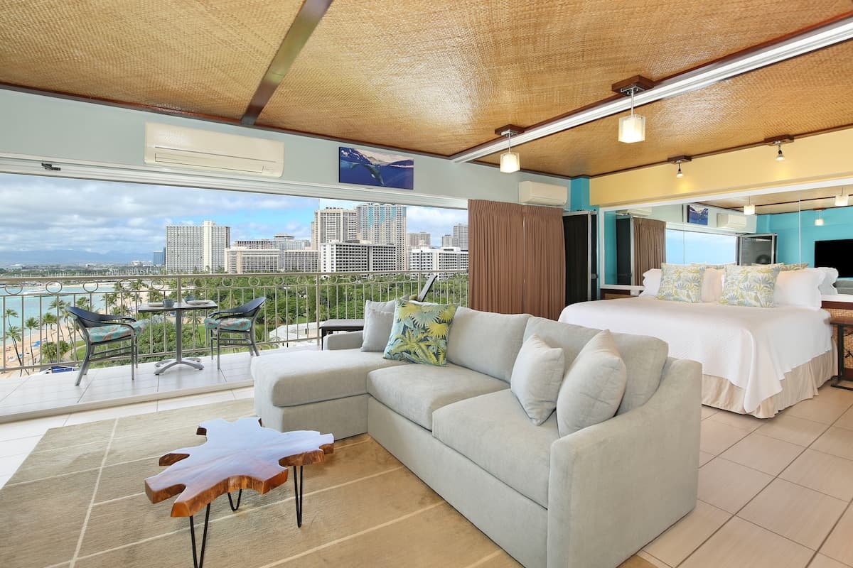 Condo in Honolulu · ★4.92 · 2 bedrooms · 3 beds · 2 private baths - Photo 5