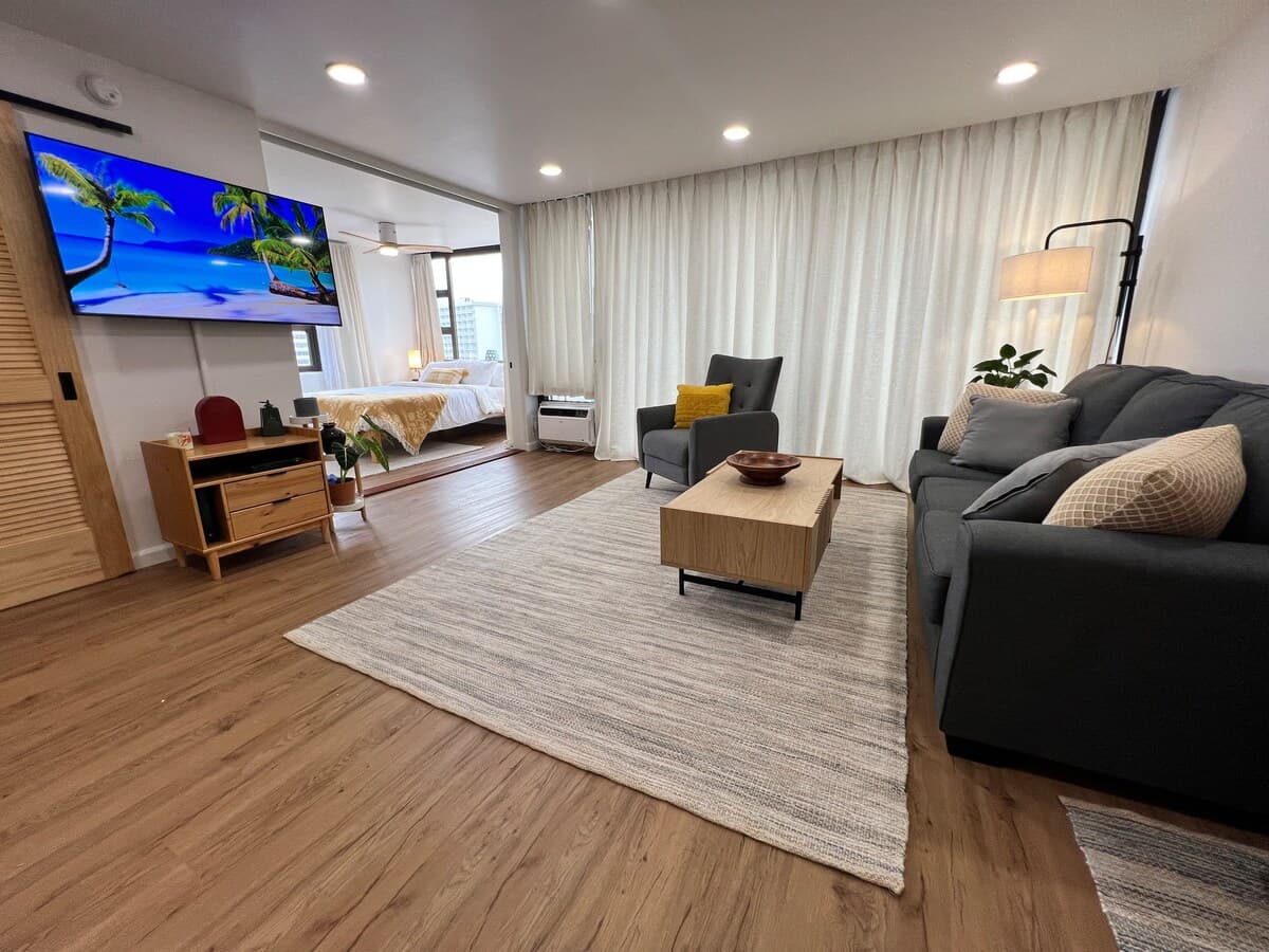 Gorgeous Waikiki Condo! - Photo 4