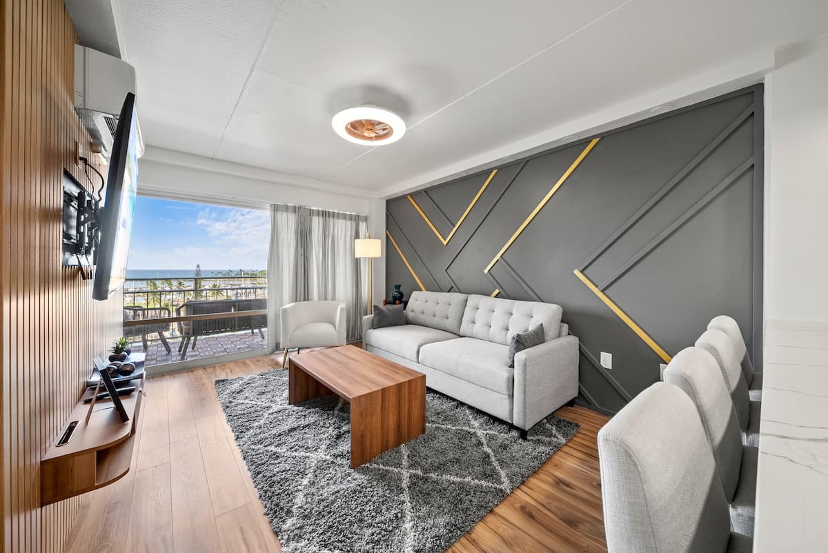 Renovated Ocean View 1 bdrm Unit @ the Ilikai - Photo 1