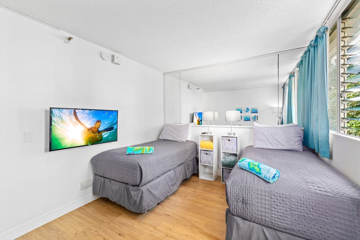 Cute Condo in Waikiki #207 - Photo 1