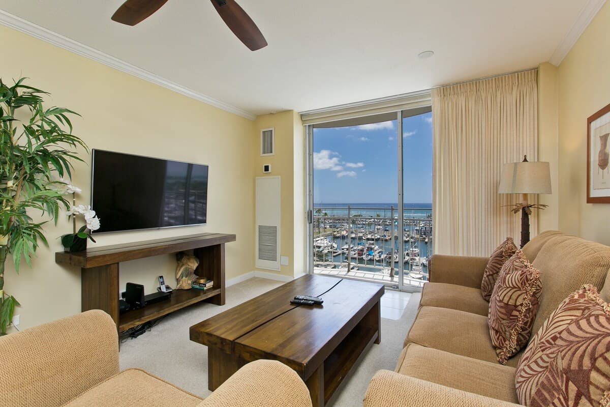 Oceanfront Oasis: Renovated Coastal Retreat - Photo 4