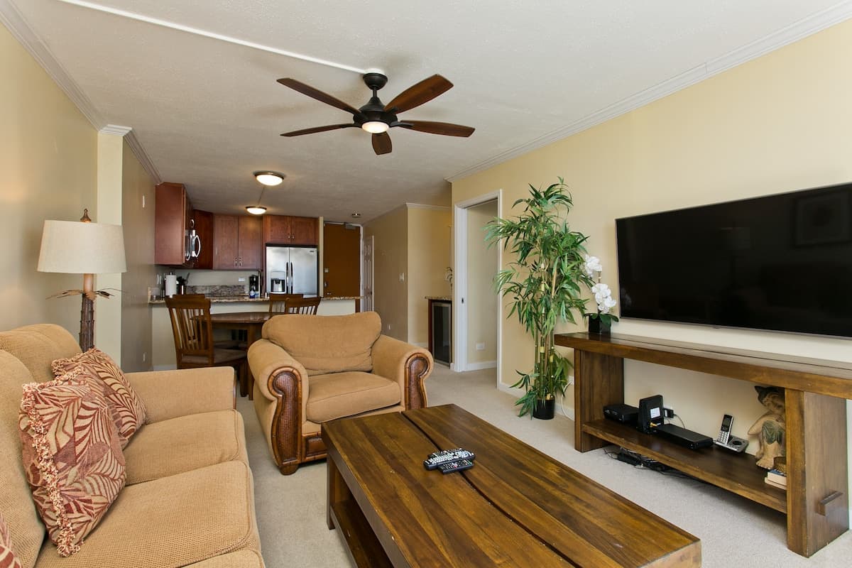 Oceanfront Oasis: Renovated Coastal Retreat - Photo 2