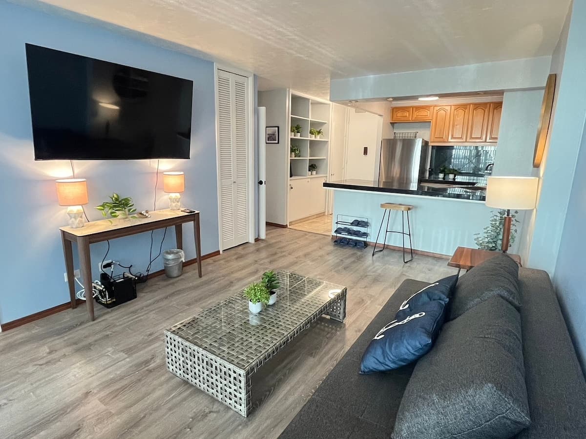 Private1BR in Waikiki! In front of harbor! - Photo 1