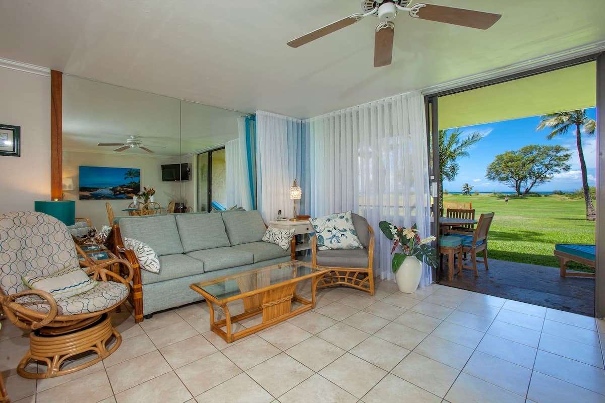 Ocean beachfront Luana Kai A103 updatedcondo Maui - Photo 2