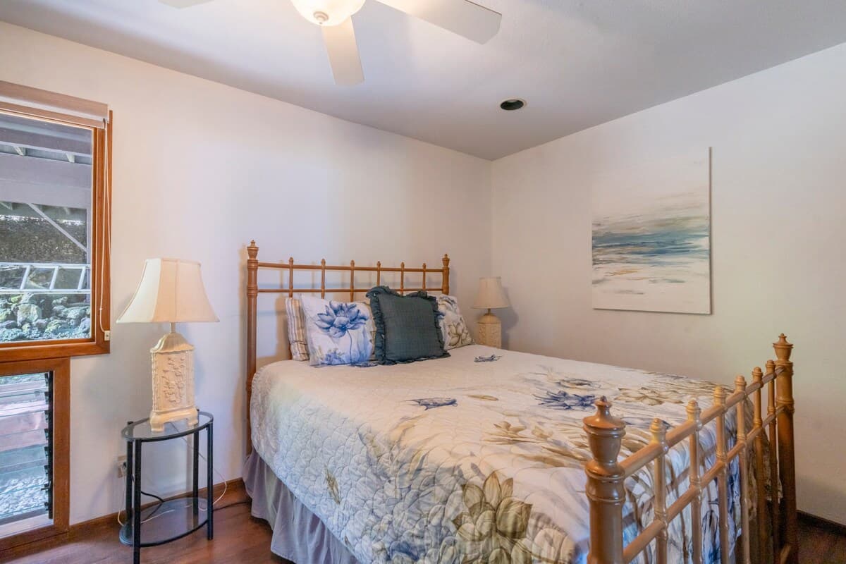 Home in Kailua-Kona · ★4.88 · 5 bedrooms · 15 beds · 4.5 private baths - Photo 3