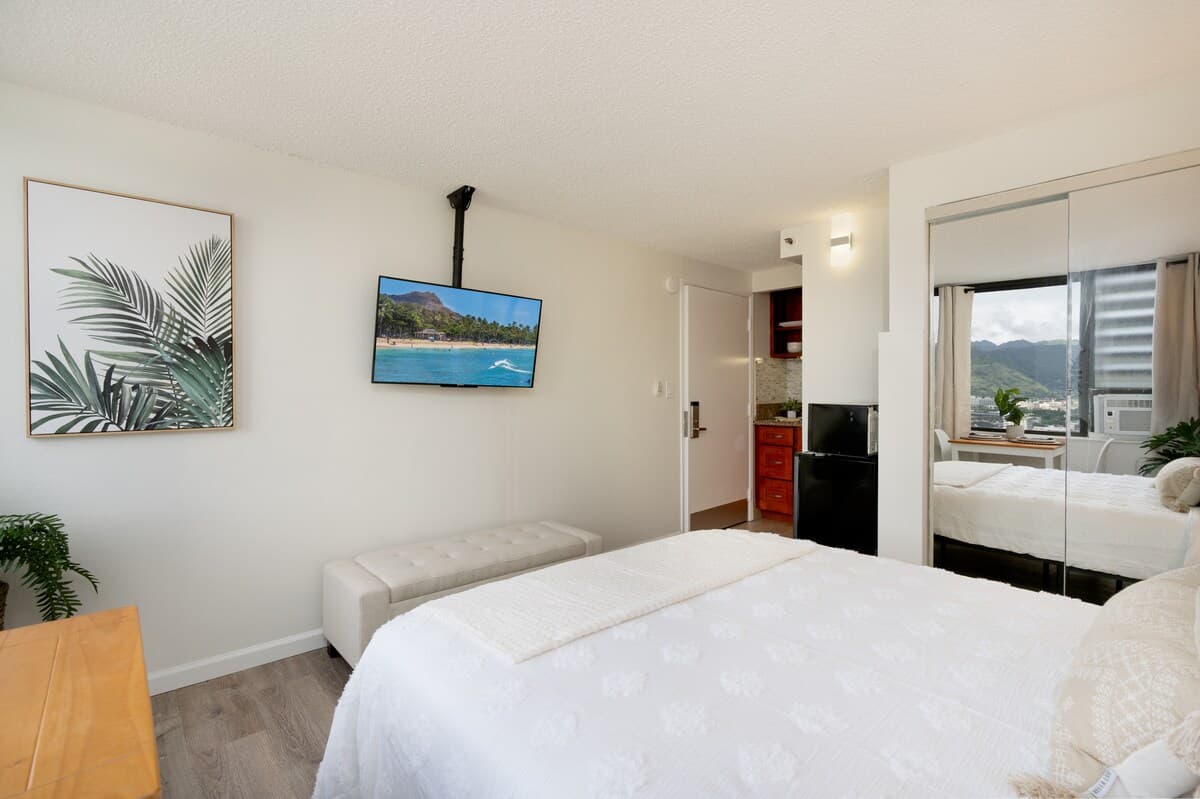 Condo in Honolulu · ★4.76 · 1 bedroom · 1 shared bath - Photo 4