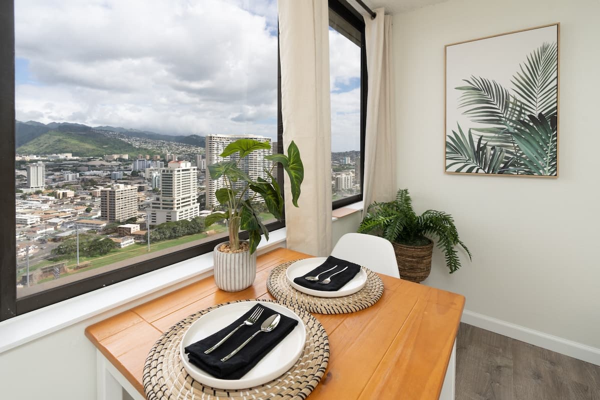 Condo in Honolulu · ★4.76 · 1 bedroom · 1 shared bath - Photo 5
