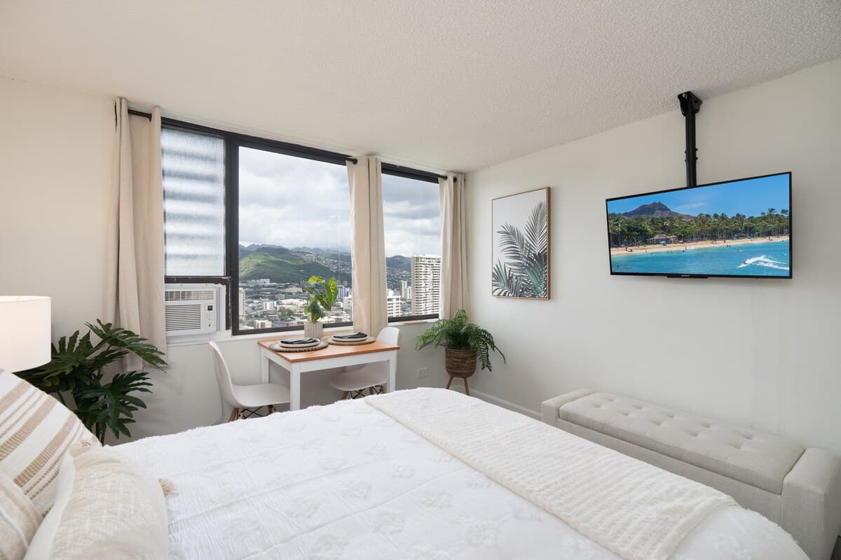 Condo in Honolulu · ★4.76 · 1 bedroom · 1 shared bath - Photo 3
