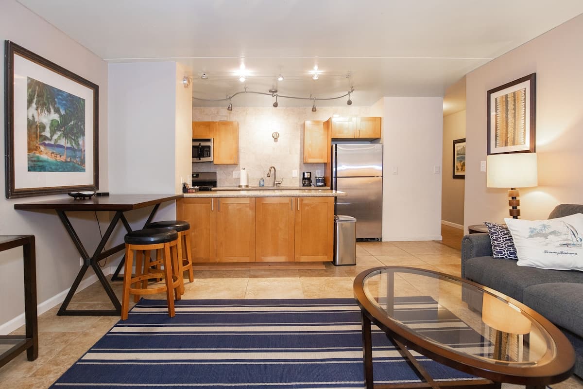 Condo in Kihei · ★4.76 · 1 bedroom · 2 beds · 1 private bath - Photo 2