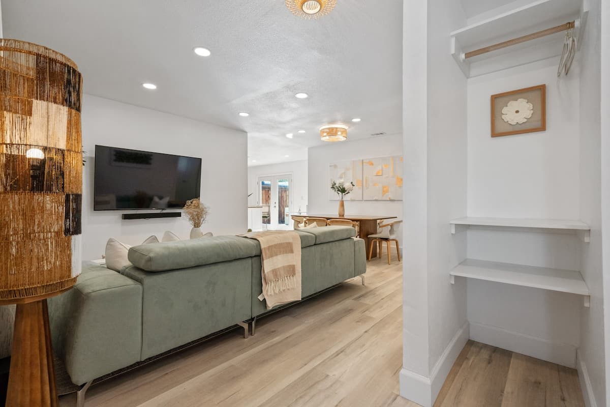 Evergreen Hills Modern Haven, 28+ Night Stays - Photo 4