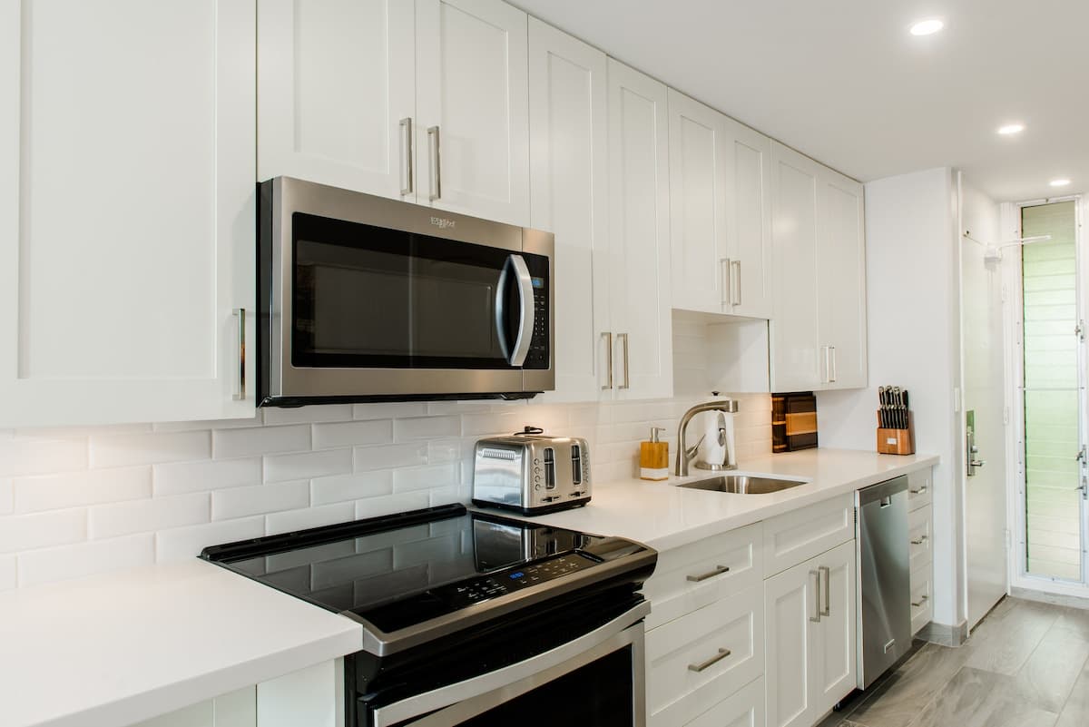 Condo in Lahaina · ★4.96 · 1 bedroom · 4 beds · 1 shared bath - Photo 5