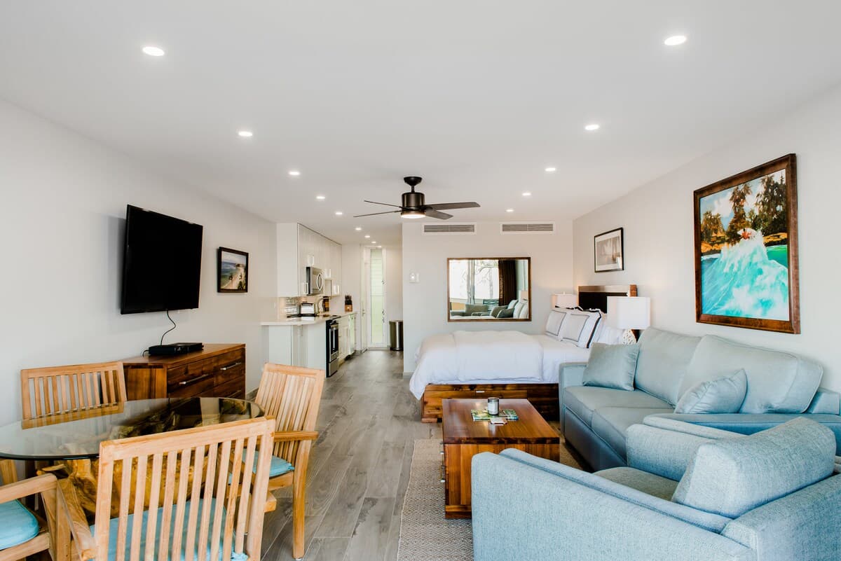 Condo in Lahaina · ★4.96 · 1 bedroom · 4 beds · 1 shared bath - Photo 3