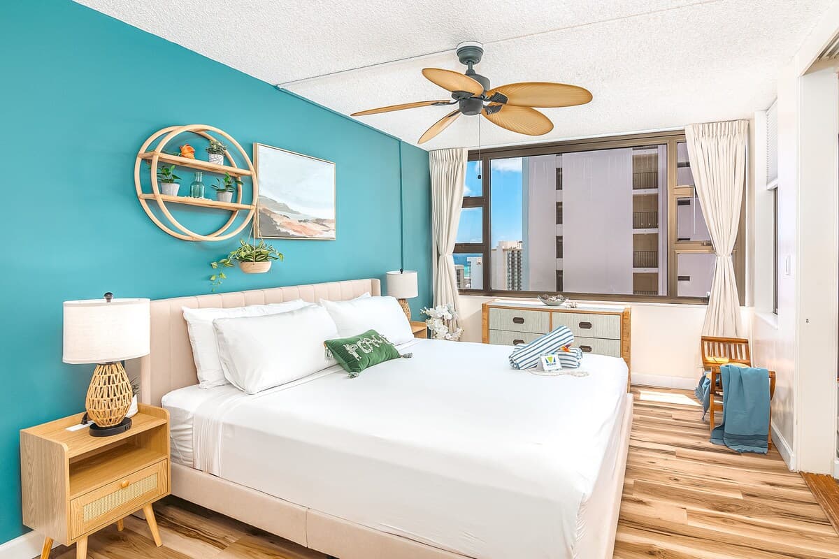 Condo in Honolulu · ★4.82 · 1 bedroom · 2 beds · 1 private bath - Photo 1