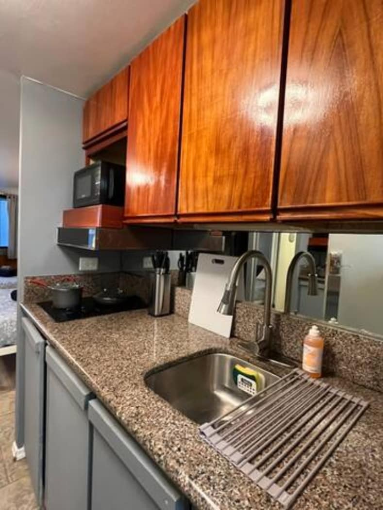 Condo in Honolulu · ★4.71 · 1 bedroom · 2 beds · 1 private bath - Photo 2