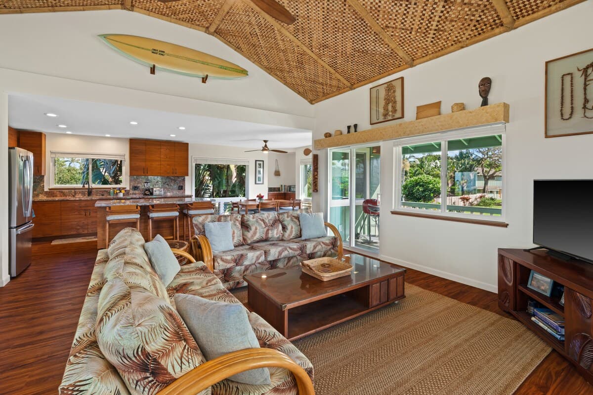 Peaceful 2bdr Remodeled Haven near Queen's Bath - Photo 1